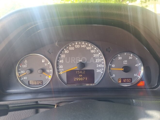 Mercedes E 270-3
