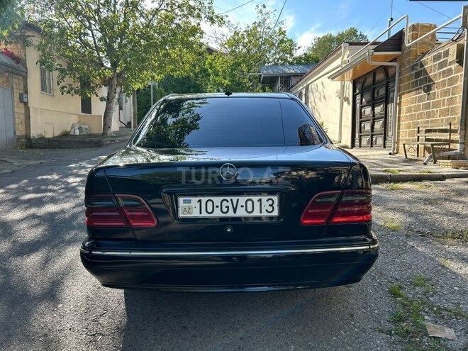 Mercedes E 270-2
