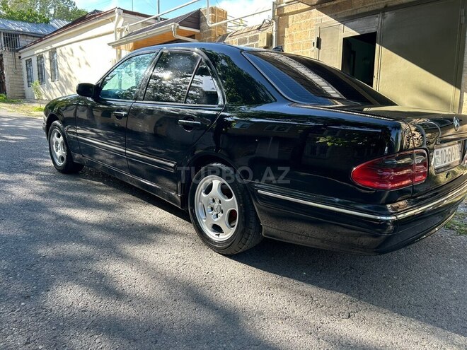 Mercedes E 270-4