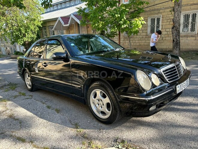 Mercedes E 270-7