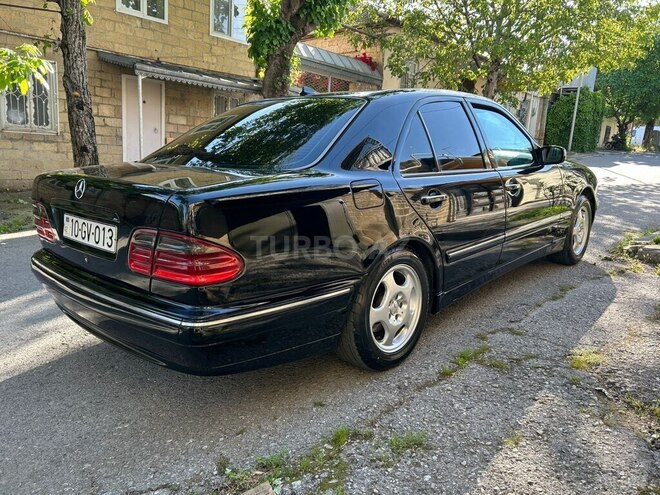 Mercedes E 270-5