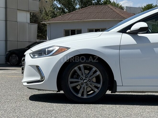 Hyundai Elantra-3