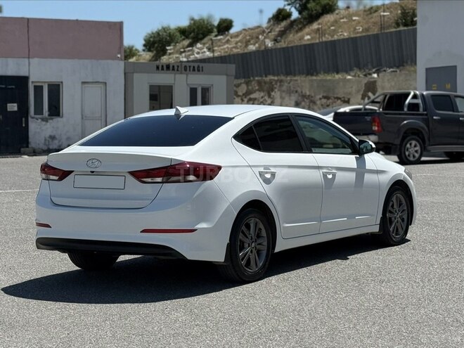 Hyundai Elantra-6