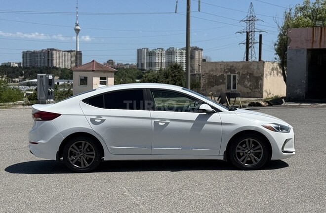 Hyundai Elantra-5