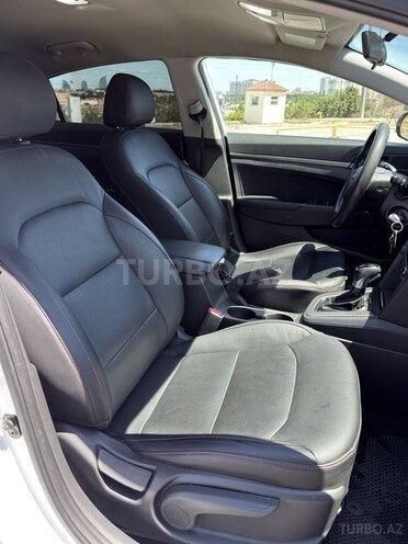 Hyundai Elantra-8