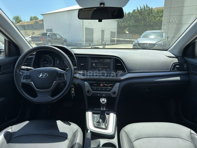 Hyundai Elantra-10