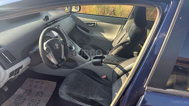 Toyota Prius-7