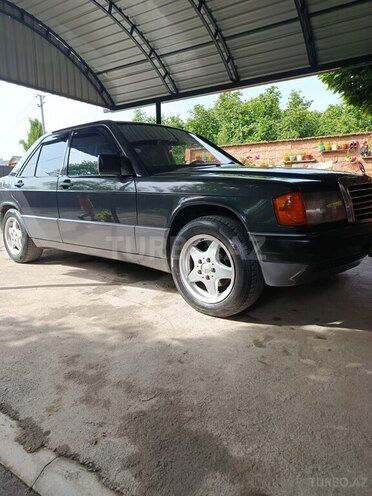 Mercedes 190-4