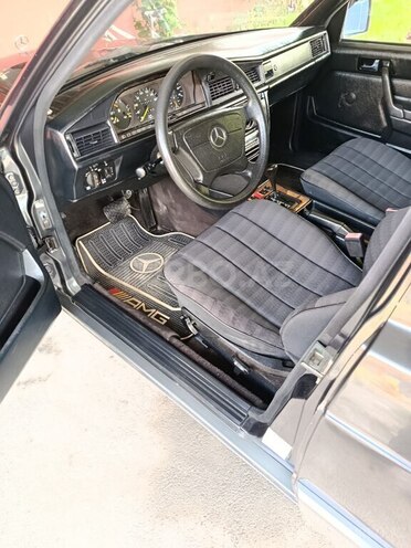 Mercedes 190-16