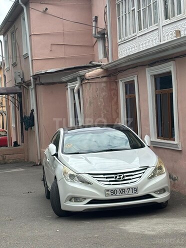 Hyundai Sonata-1