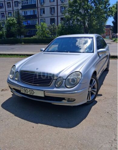 Mercedes E 240-1