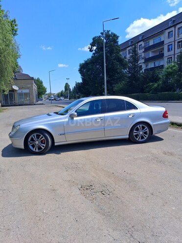 Mercedes E 240-4