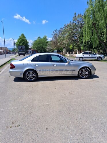 Mercedes E 240-5