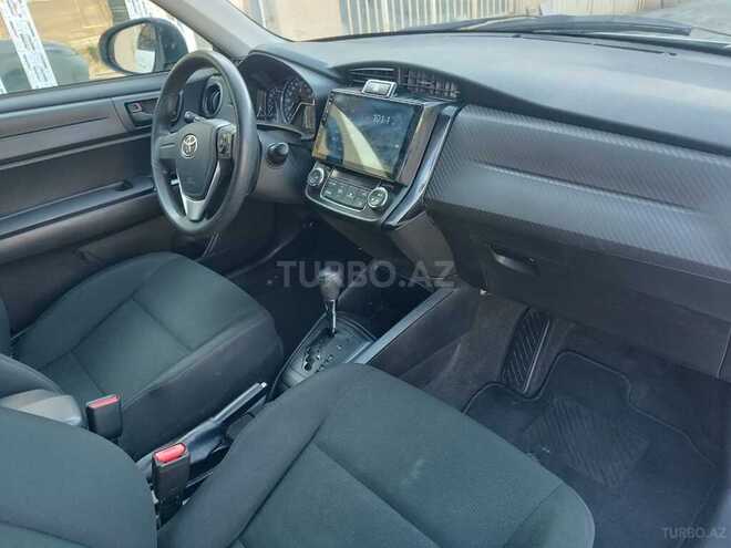 Toyota Corolla Axio-13