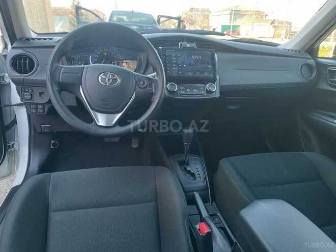 Toyota Corolla Axio-3