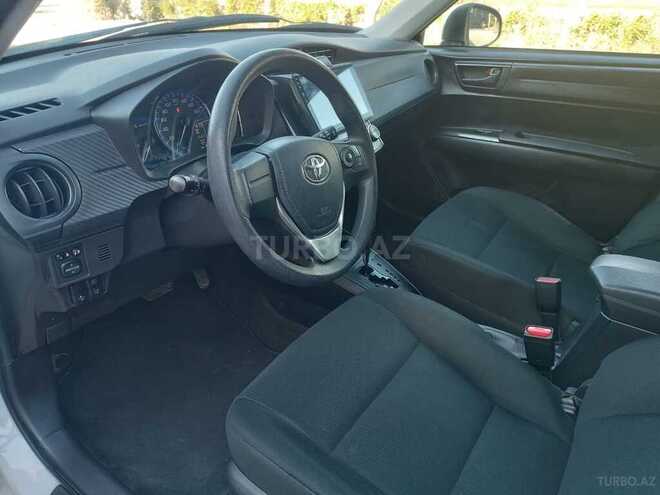 Toyota Corolla Axio-12