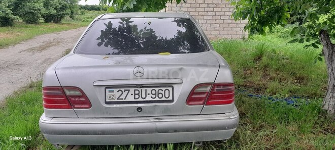 Mercedes E 240-6