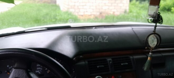 Mercedes E 240-9