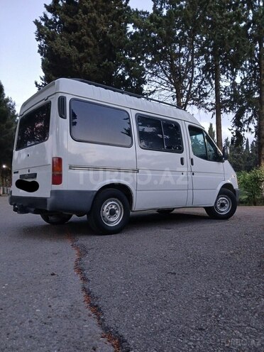 Ford Transit-4