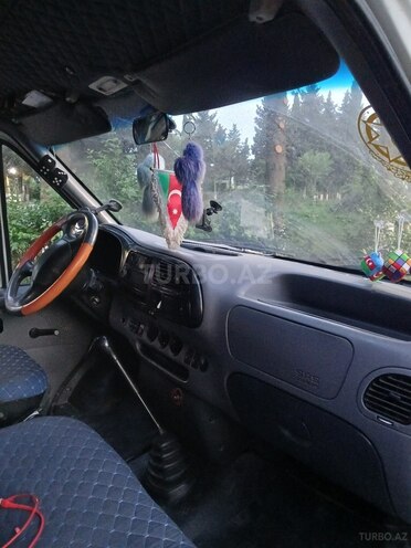 Ford Transit-8