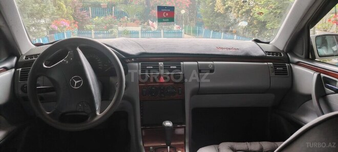Mercedes E 220-8