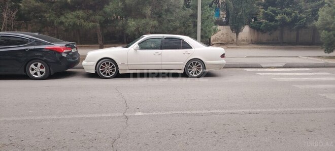 Mercedes E 220-10