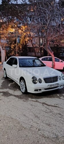 Mercedes E 220-1