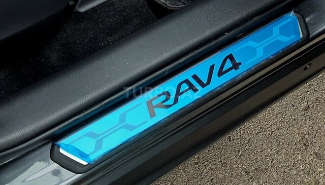 Toyota RAV4-15