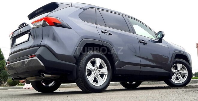 Toyota RAV4-8