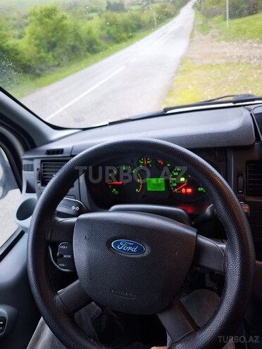 Ford Transit-10