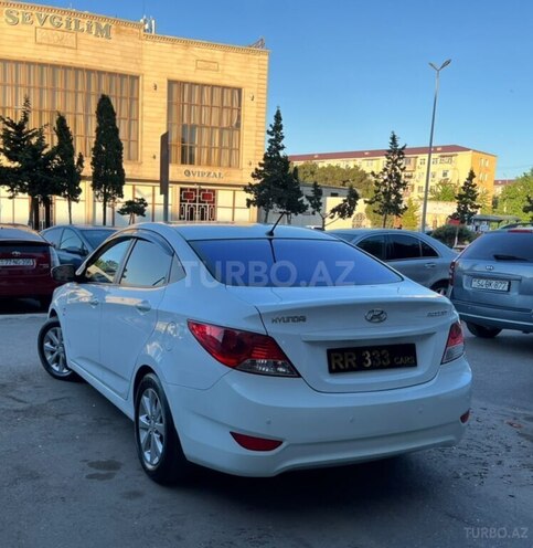 Hyundai Accent-7