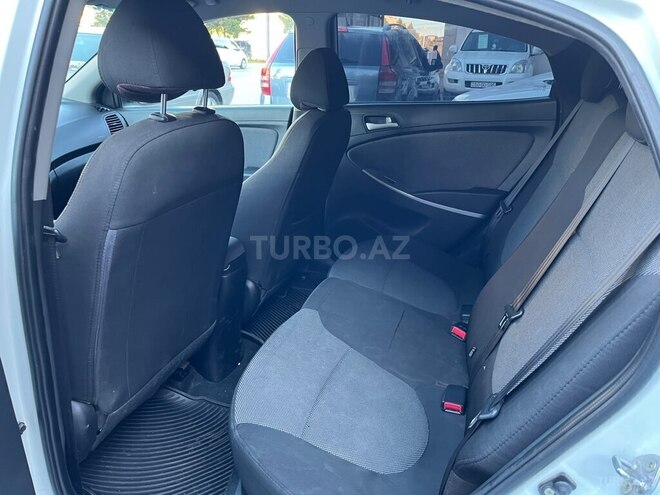 Hyundai Accent-10