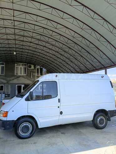 Ford Transit-6