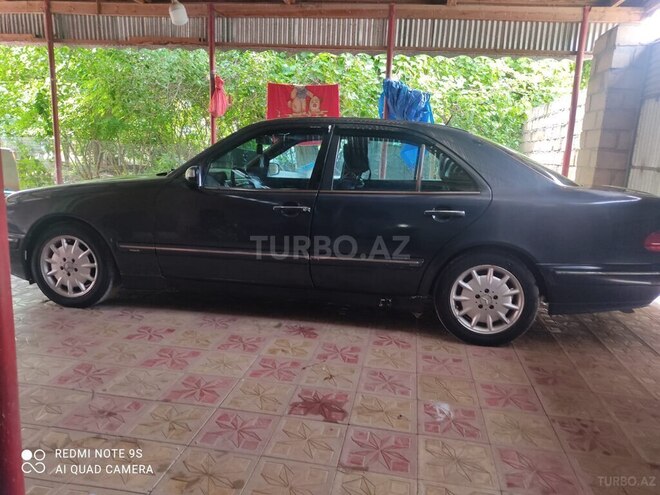 Mercedes E 240-6