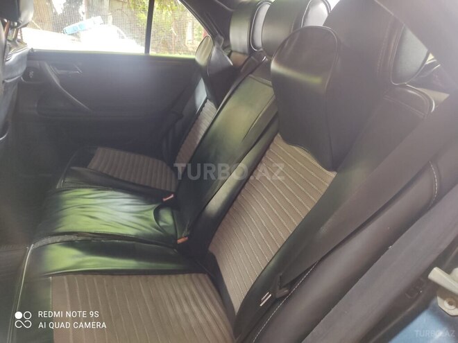 Mercedes E 240-13