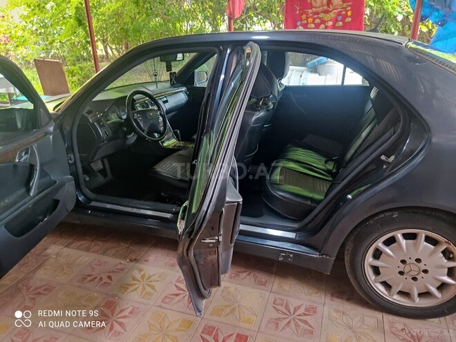 Mercedes E 240-17