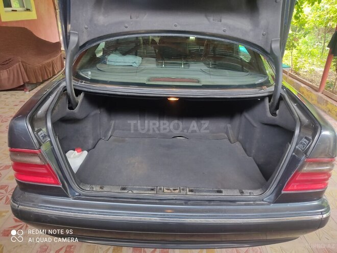 Mercedes E 240-18