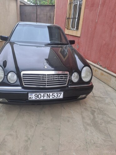 Mercedes E 240-1