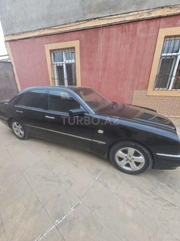 Mercedes E 240-5