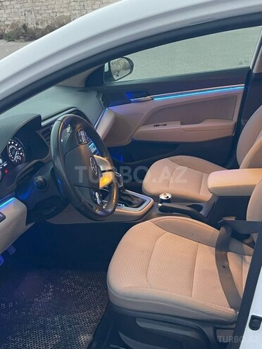 Hyundai Elantra-8