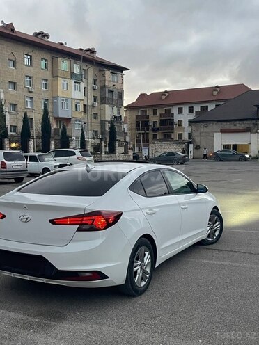 Hyundai Elantra-7