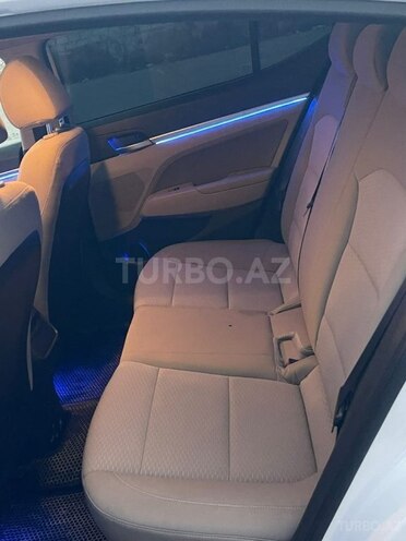 Hyundai Elantra-9