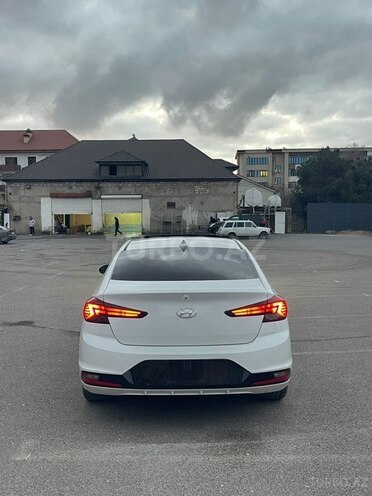 Hyundai Elantra-6