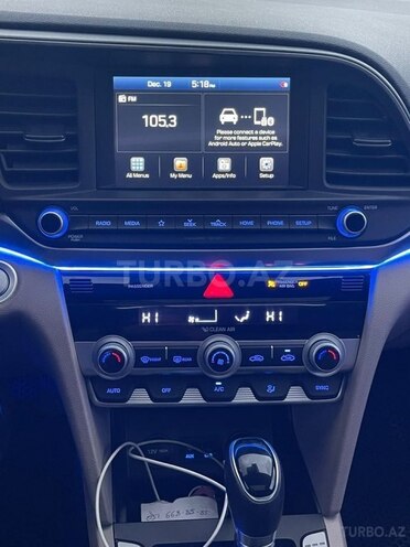 Hyundai Elantra-11