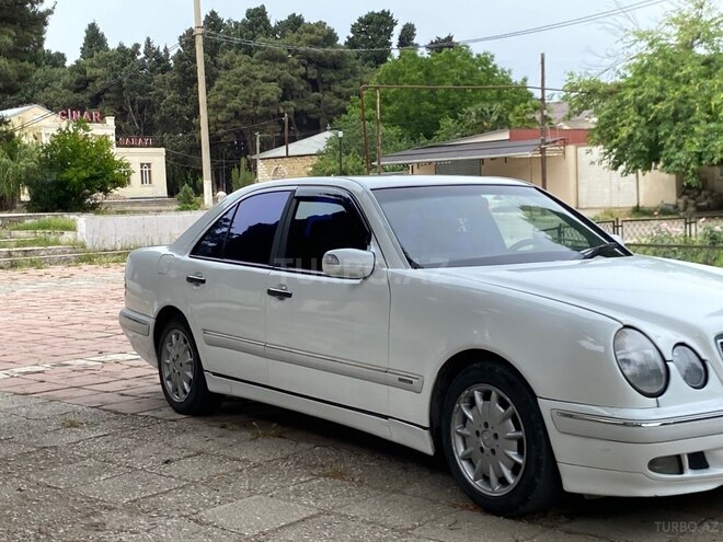 Mercedes E 290-3