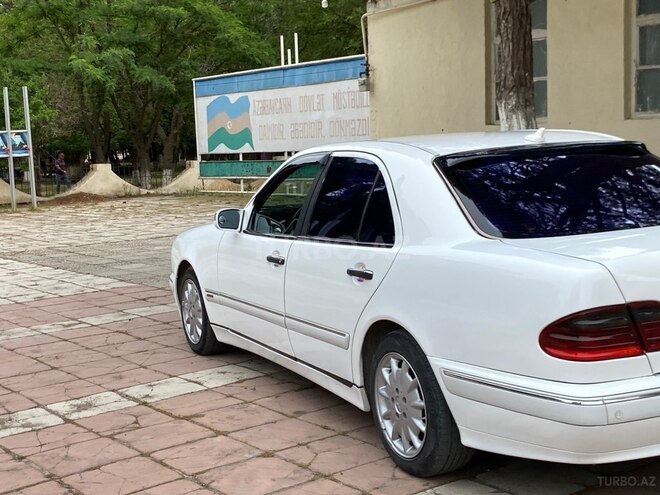 Mercedes E 290-8