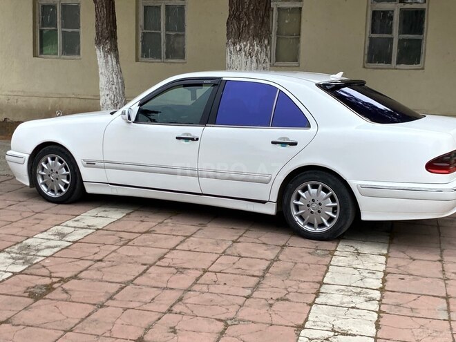 Mercedes E 290-7