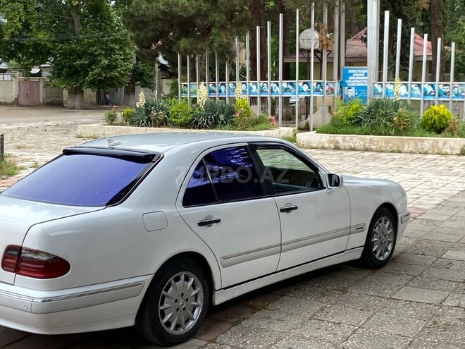 Mercedes E 290-4