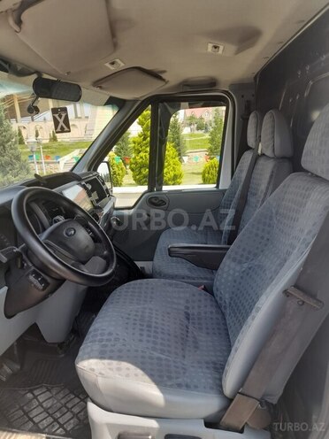 Ford Transit-4