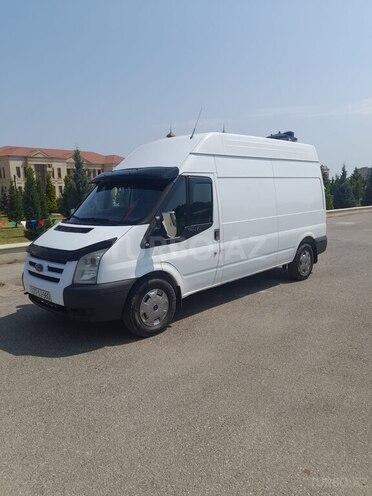 Ford Transit-11